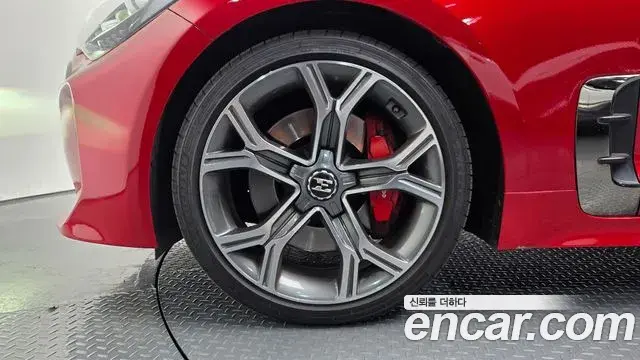 Kia Stinger 2018 — Фото 5/20