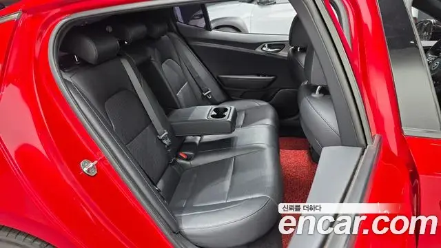 Kia Stinger 2018 — Фото 12/20