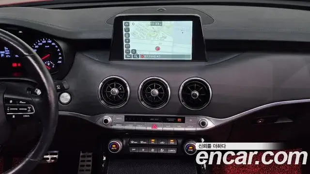 Kia Stinger 2018 — Фото 15/20