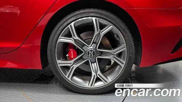 Kia Stinger 2018 — Şəkil 9/35
