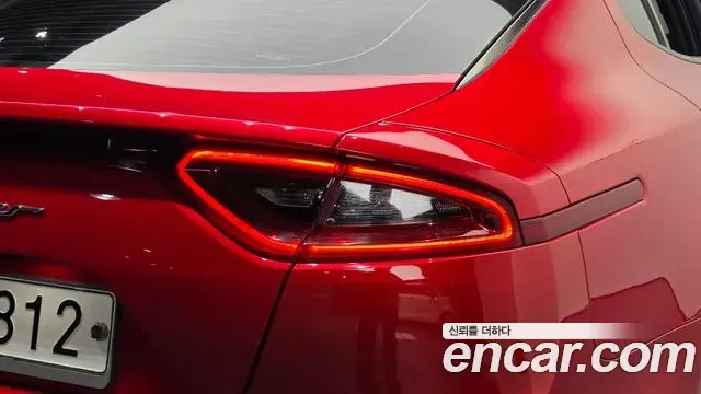 Kia Stinger 2018 — Şəkil 2/35