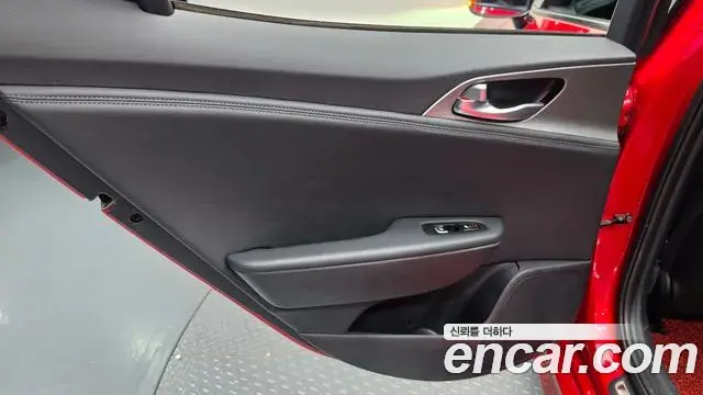 Kia Stinger 2018 — Şəkil 35/35