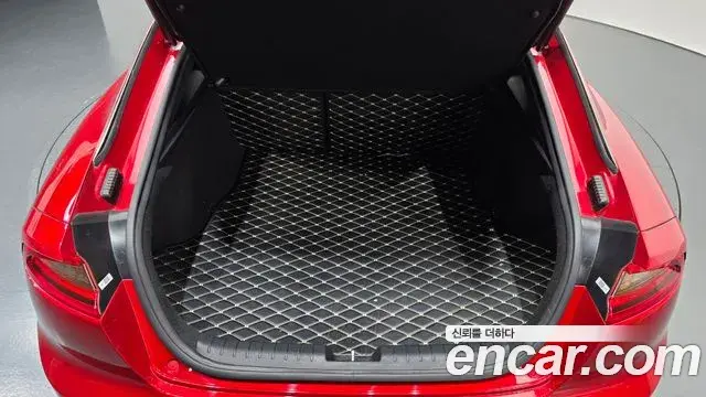 Kia Stinger 2018 — Şəkil 30/35