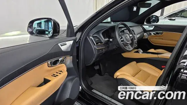 Volvo XC90 2023 — Photo 18/32
