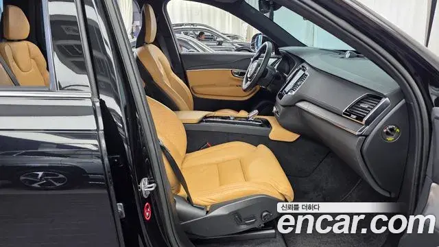 Volvo XC90 2023 — Photo 8/32