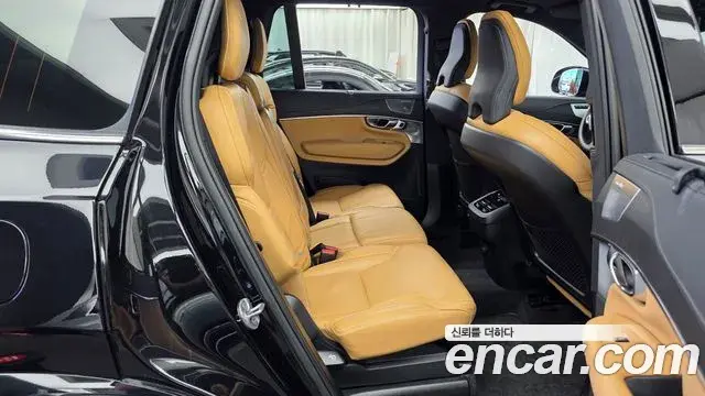 Volvo XC90 2023 — Photo 19/32
