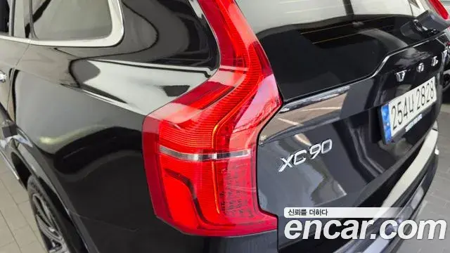 Volvo XC90 2023 — Photo 10/32