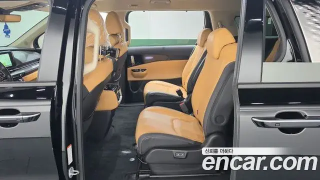 Kia Carnival 2023 — Фото 11/20