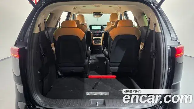 Kia Carnival 2023 — Фото 17/20