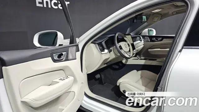 Volvo XC60 2025 — Фото 10/20