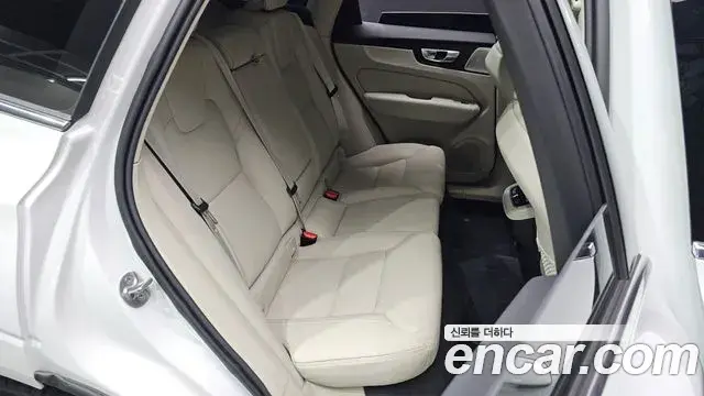 Volvo XC60 2025 — Фото 11/20