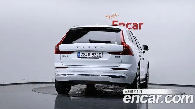 Volvo XC60 2023 — Фото 4/20
