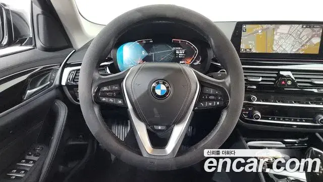 BMW 5 Series 2019 — Фото 13/20