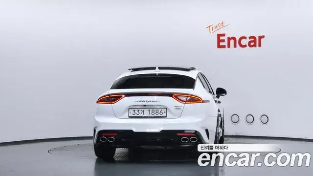 Kia Stinger 2018 — Şəkil 6/35