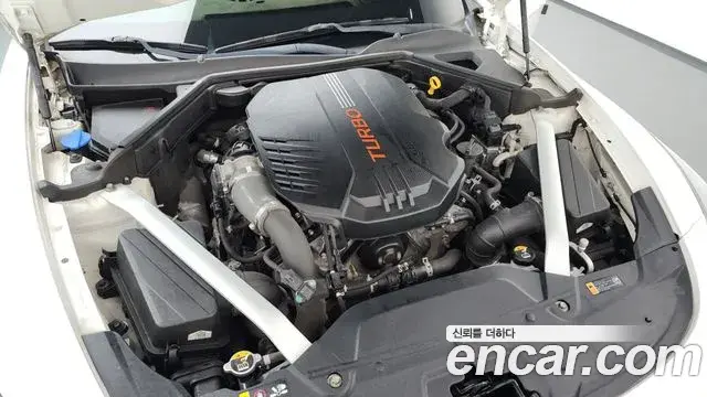Kia Stinger 2018 — Şəkil 26/35