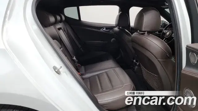 Kia Stinger 2018 — Şəkil 9/35