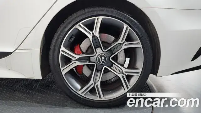 Kia Stinger 2018 — Şəkil 1/35