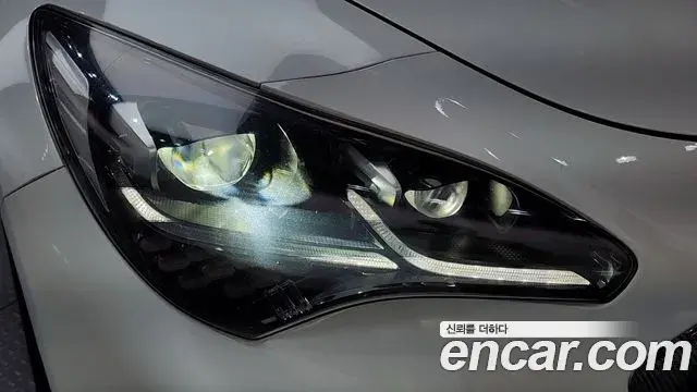 Kia Stinger 2018 — Şəkil 30/35