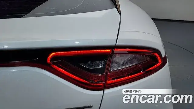 Kia Stinger 2018 — Şəkil 35/35