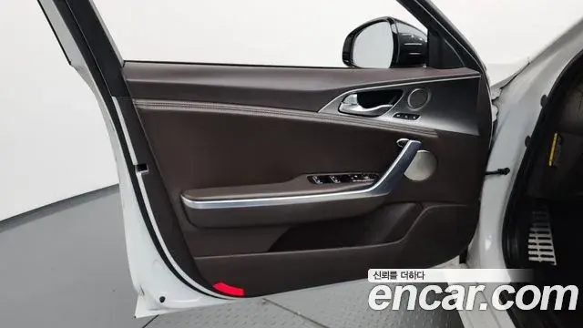 Kia Stinger 2018 — Şəkil 27/35