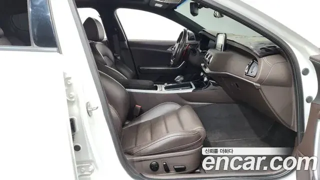 Kia Stinger 2018 — Şəkil 24/35
