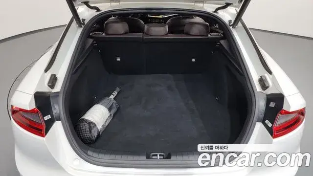 Kia Stinger 2018 — Şəkil 12/35