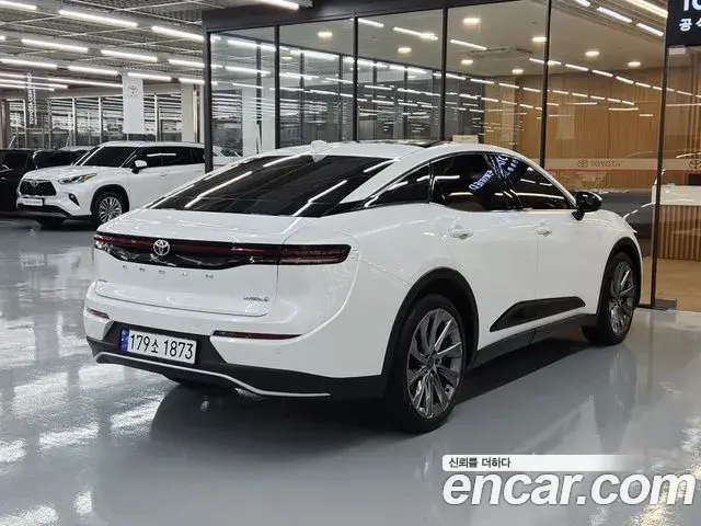 Toyota Crown Crossover 2023 — ფოტო 18/19