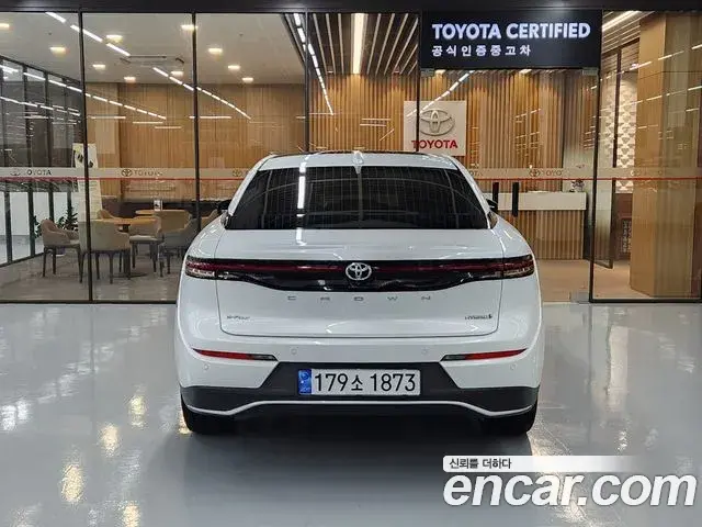 Toyota Crown Crossover 2023 — ფოტო 15/19