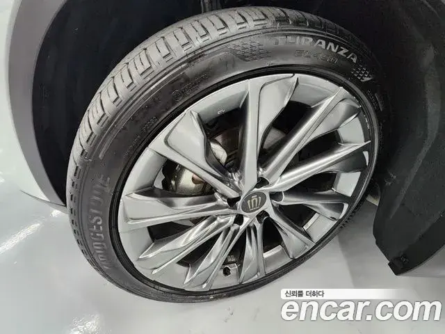Toyota Crown Crossover 2023 — ფოტო 11/19