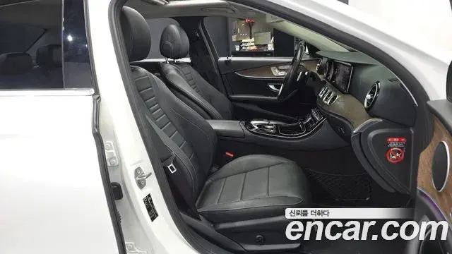 Mercedes-Benz E-Class 2018 — Фото 11/20