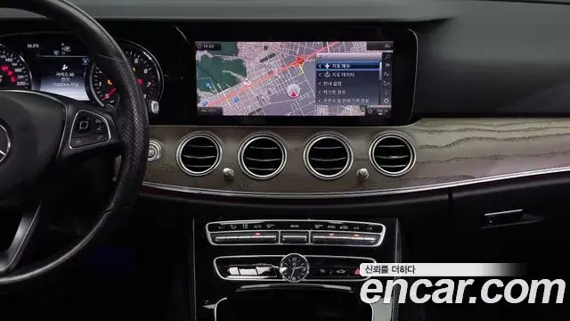 Mercedes-Benz E-Class 2018 — Фото 14/20