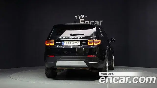 Land Rover Discovery Sport 2021 — Фото 4/20