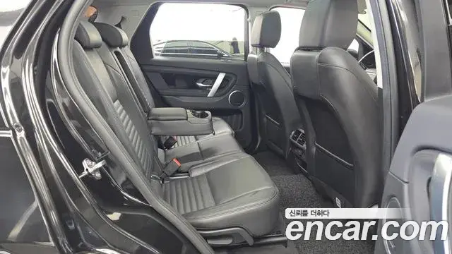 Land Rover Discovery Sport 2021 — Фото 12/20