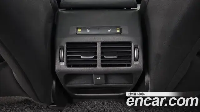 Land Rover Discovery Sport 2021 — Фото 19/20