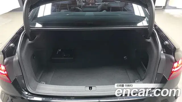 Audi A4 2021 — Фото 18/20