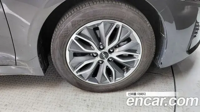 Kia K5 2021 — Şəkil 19/30