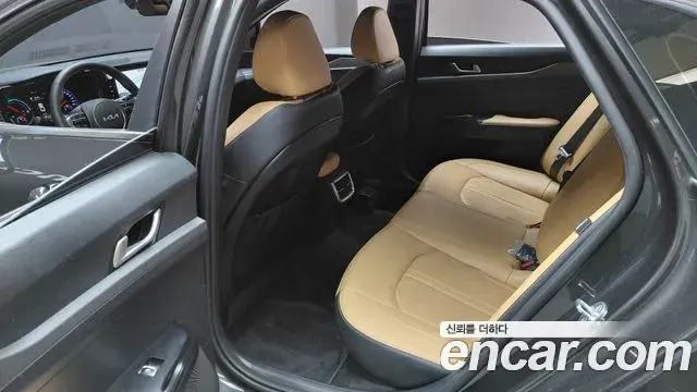 Kia K5 2021 — Şəkil 17/30