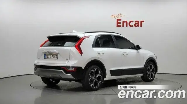 Kia Niro 2022 — ფოტო 2/30
