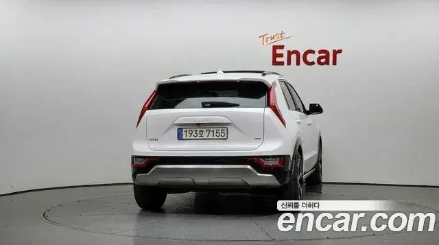 Kia Niro 2022 — ფოტო 16/30