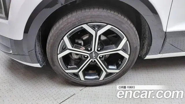 Kia Niro 2022 — ფოტო 8/30