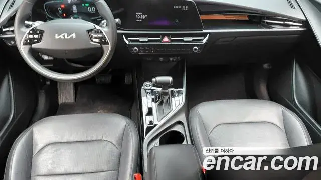 Kia Niro 2022 — ფოტო 7/30