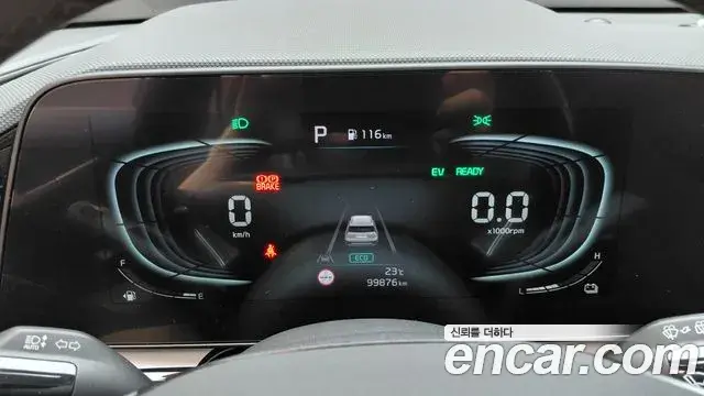 Kia Niro 2022 — ფოტო 21/30