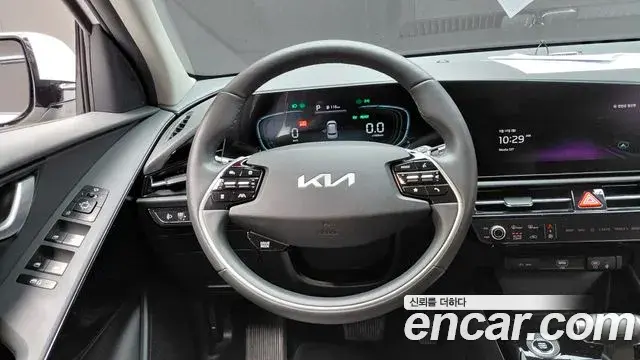 Kia Niro 2022 — ფოტო 14/30