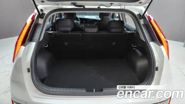 Kia Niro 2022 — ფოტო 9/30