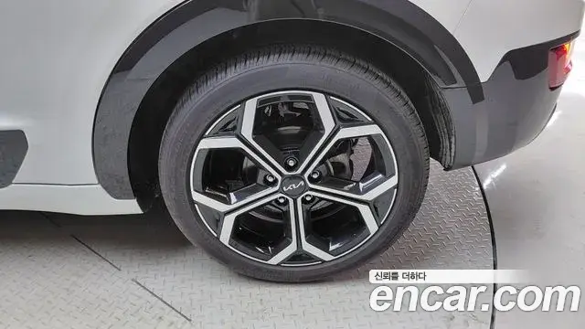 Kia Niro 2022 — ფოტო 28/30