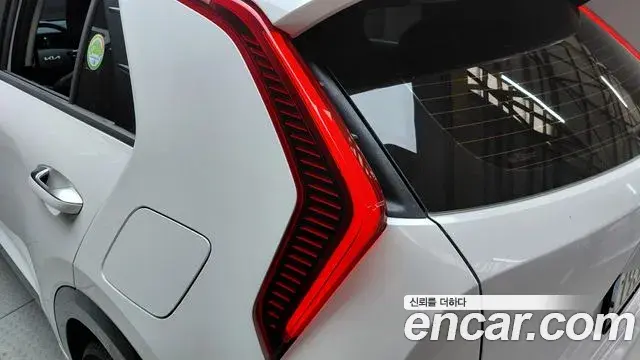 Kia Niro 2022 — ფოტო 24/30