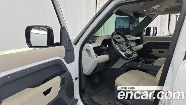 Land Rover Defender 2023 — Фото 10/20