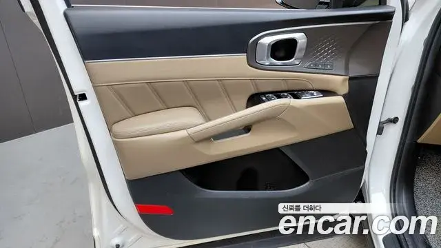 Kia Sorento 2023 — Photo 5/33
