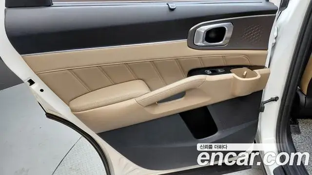 Kia Sorento 2023 — Photo 29/33