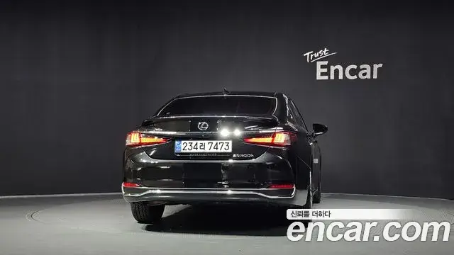 Lexus ES300h 2025 — ფოტო 13/37